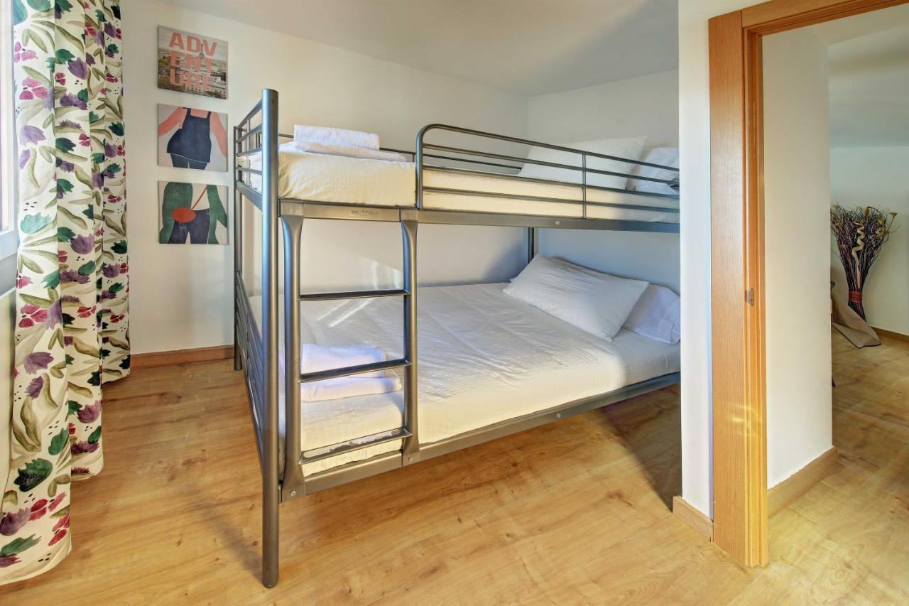 Apartament Pau Casals, 2 Min Walk From The Sea & Sea View Lloret de Mar Buitenkant foto