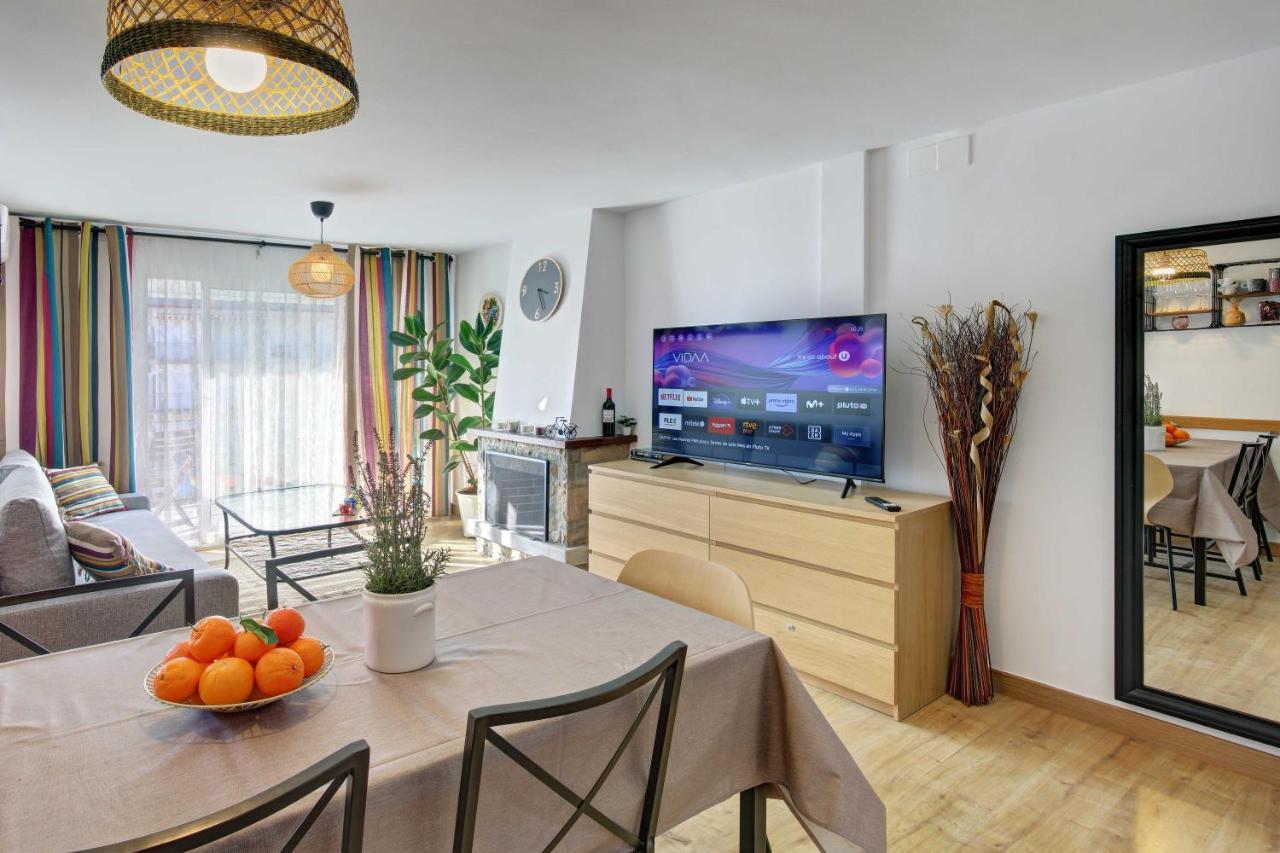 Apartament Pau Casals, 2 Min Walk From The Sea & Sea View Lloret de Mar Buitenkant foto